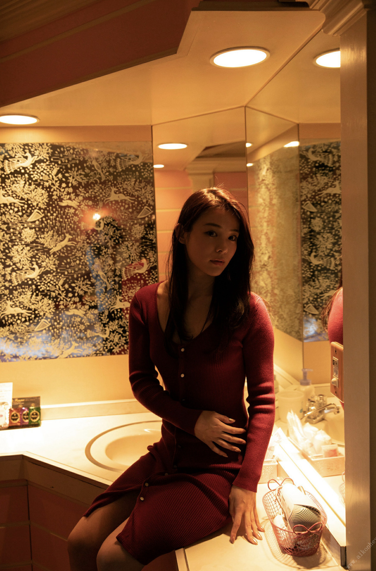 Nene Yoshitaka 吉高宁々, 周刊ポストデジタル写真集 「Love Hotel」 Set.02