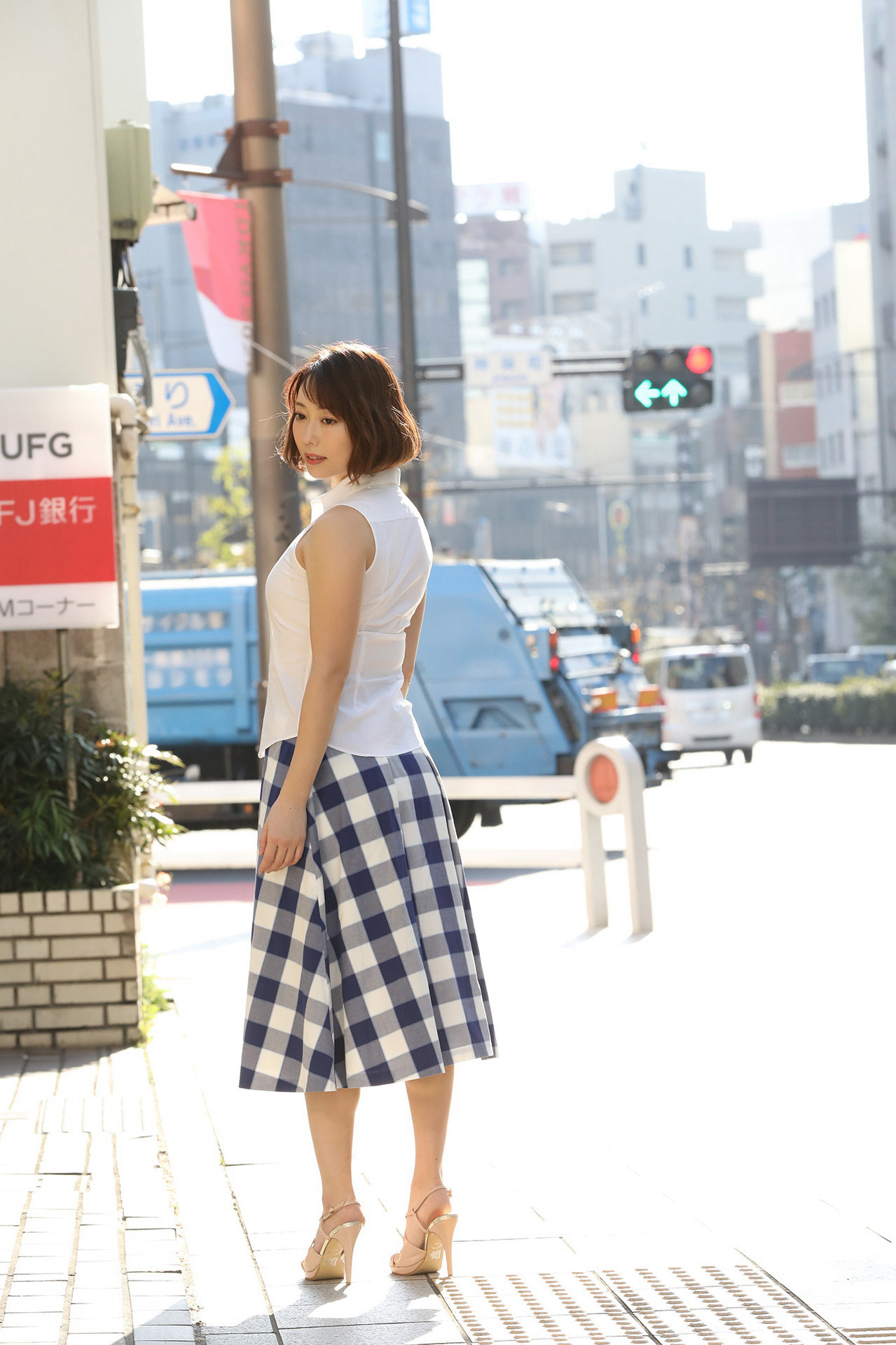 Miku 未来, 周刊ポストデジタル写真集 聡明な淑女の止まらない妄想 Set.01 No.31842a